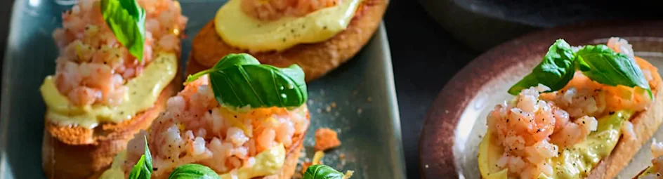 Bruschetta met garnalentartaar en saffraan-aioli