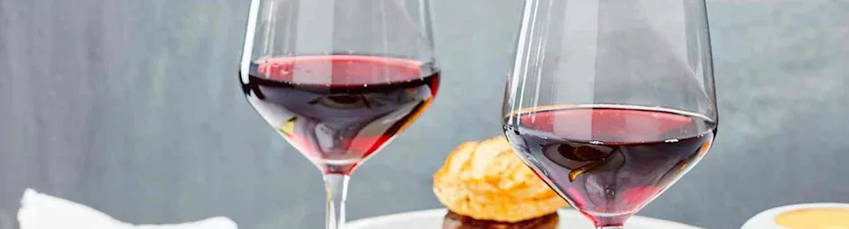 Geroosterde varkenshaasmedaillons met pruimensaus