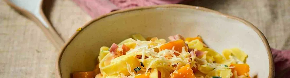 Tagliatelle met pompoen en pancetta