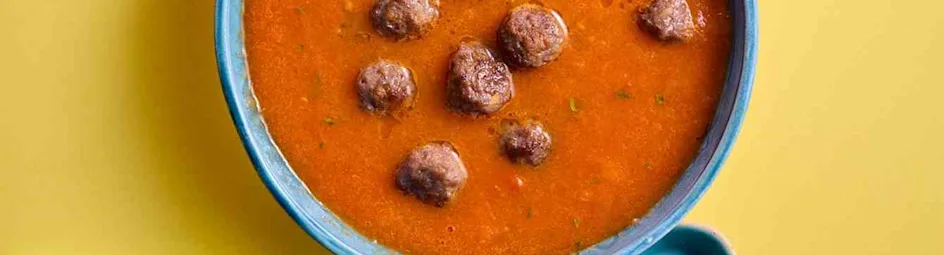 Tomaten-groentesoep met balletjes