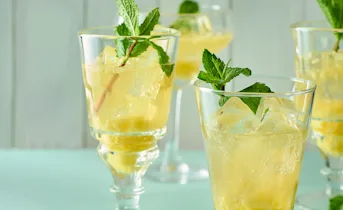 Ananas-gember fizz mocktail