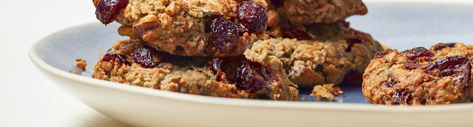 Haverkoekjes met cranberry's en blauwe kaas