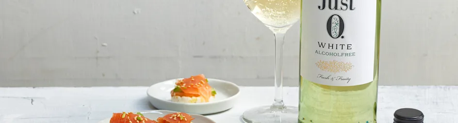 Pikante rijstwafeltjes met gerookte zalm en avocado