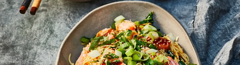 Noedels met zalm en paksoi