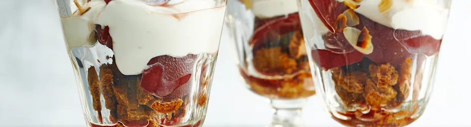 Kwarktrifle met stoofpeertjes