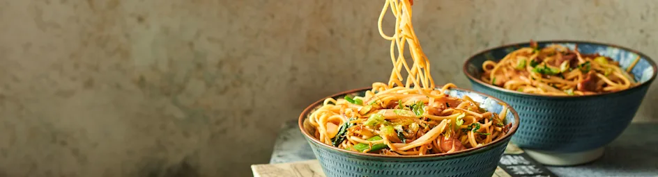 Chow mein met kip en bosui