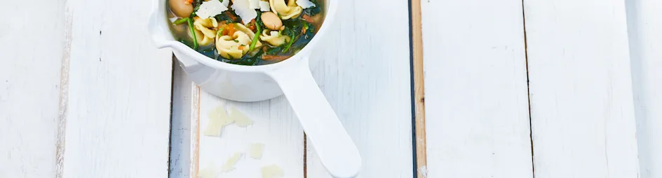 Tortellinisoep met spinazie