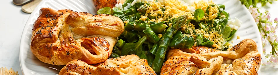 Hambroodjes met aspergesalade