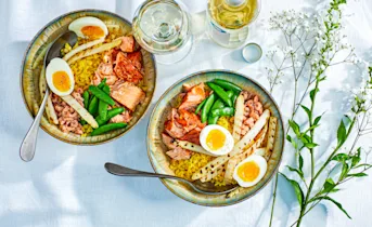 Rijstbowl met warmgerookte zalm