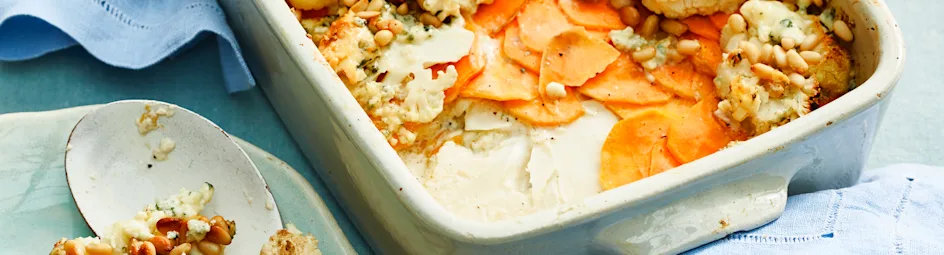 Gegratineerde bloemkoolschotel met zoete aardappel
