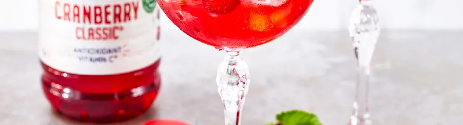 Cranberry-limoen-munt spritzer