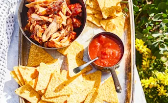 Pulled chicken met spicy tomatensaus