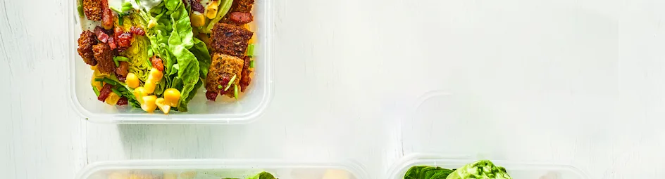 Little gem-salade met spekjes en blauwekaasdressing