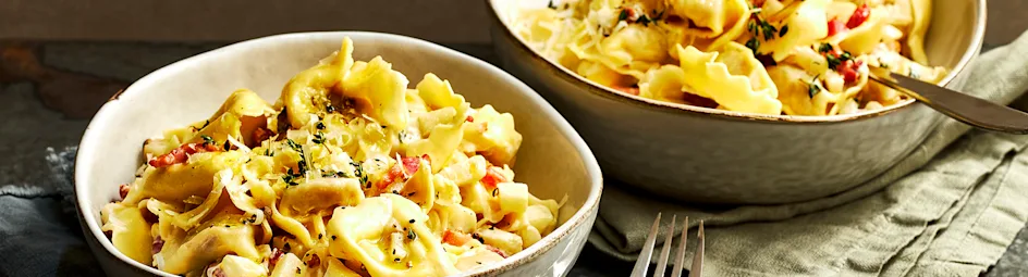 Tortellini met kaas, spekjes en peer