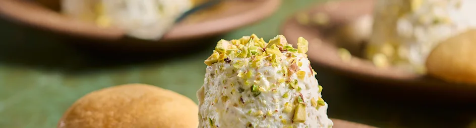 Griesmeelkoekjes met pistache-parfait