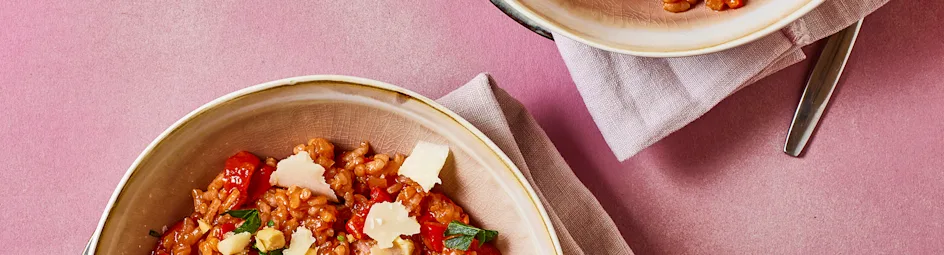 Ovenrisotto met tomaat, paprika en macadamia