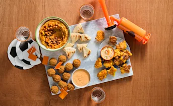 Bitterballen met oranje aioli