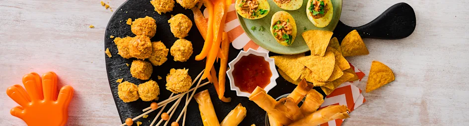 Cheddarrolletjes met zoete chilisaus