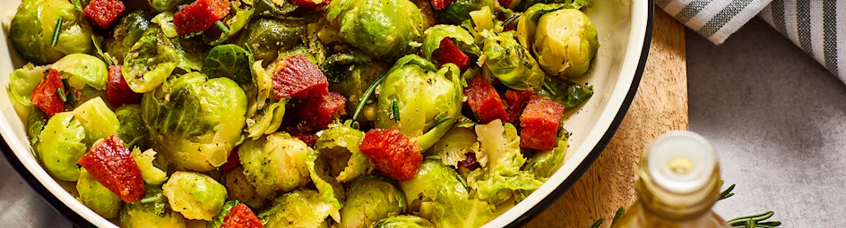 Gekneusde spruitjes met chorizo en rozemarijn