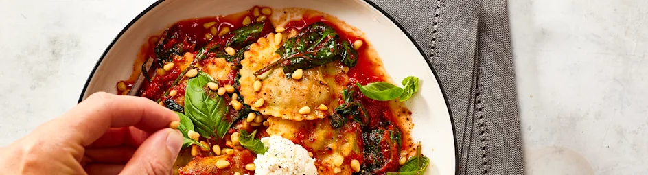 Ravioli met tomatensaus en ricotta