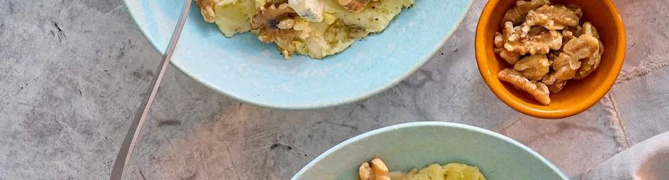 Witlofstamppot met blauwe kaas en walnoten