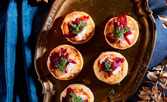 Blini met balsamicobietjes en geitenkaascrème