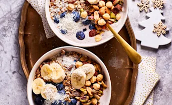 Smoothie bowl met banaan en blauwe bessen