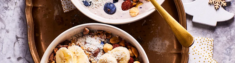 Smoothie bowl met banaan en blauwe bessen