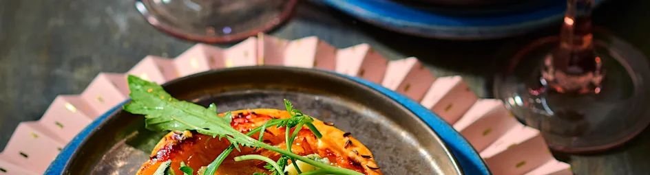 Roquefort-taartjes met gekaramelliseerde ui