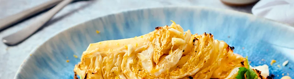 Geroosterde spitskool met zoete-aardappelpuree