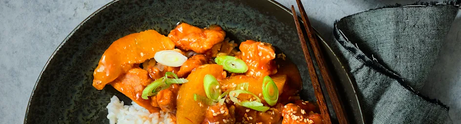 Sticky sinaasappelkip met sesam en paksoi