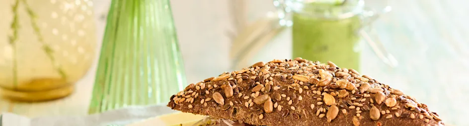 Triangel oude kaas met radijs-hazelnootpesto