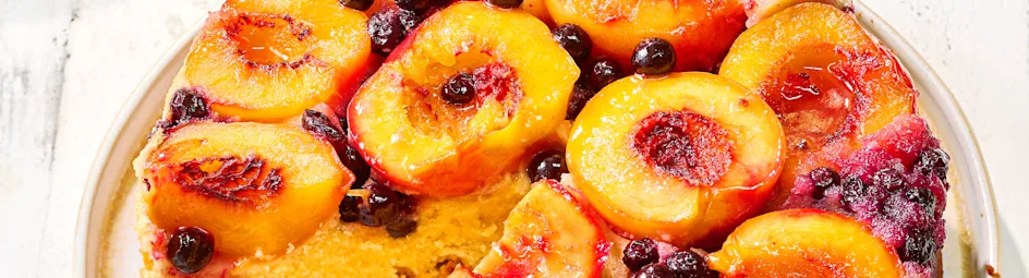 Bessen-nectarinetaart met rozemarijn