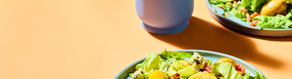 Andijviesalade met spekjes, krieltjes en blauwekaasdressing