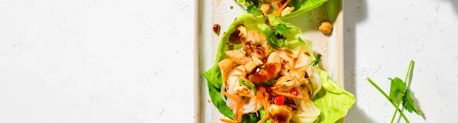 Slaschuitjes met garnalen en rijstnoedels