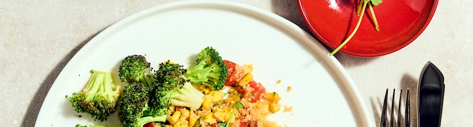 Gebakken harissa-zalm met broccoli en bulgur