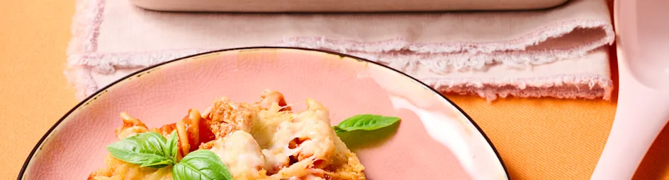 Pasta kip-parmezaan uit de oven