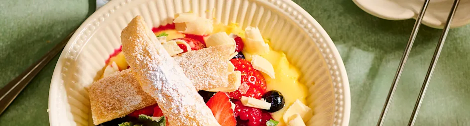 Bladerdeeg met citroencrème en bosvruchten