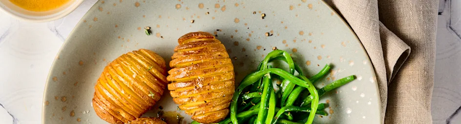 Gehaktballetjes met hasselback-aardappels en snijbonen
