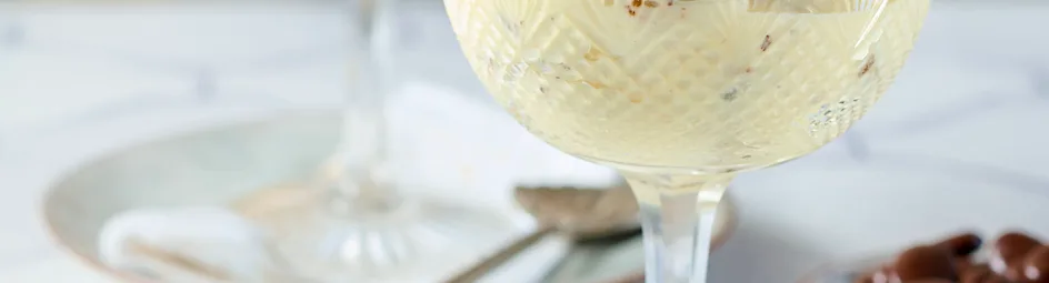 Bitterkoekjes-pudding met rumbonen