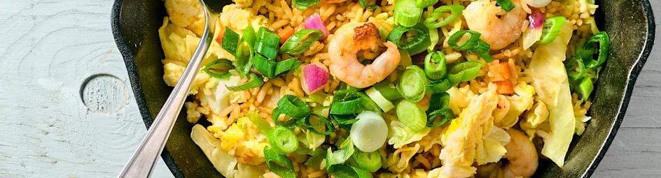 Gebakken rijst met bosui en garnalen