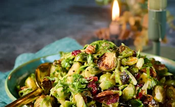 Spruitjessalade met pecan en cranberry