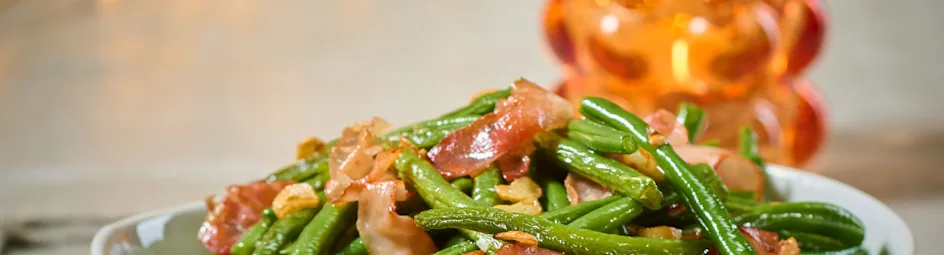 Haricots verts met crispy knoflook en rauwe ham