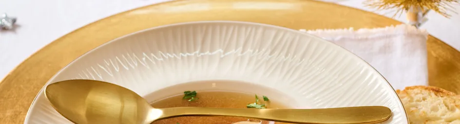 Krachtige bouillon met paddenstoelen