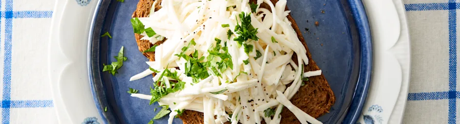 Boterham met zelfgemaakte selderijsalade
