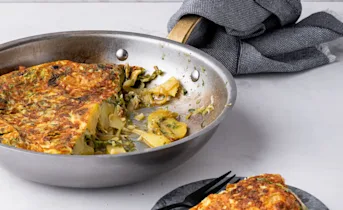 Aardappeltortilla met andijvie en spekjes