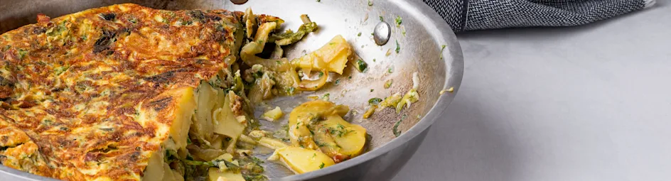 Aardappeltortilla met andijvie en spekjes