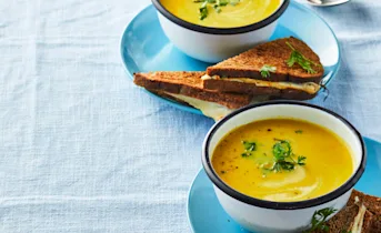 Pantosti met geitenkaas en loof