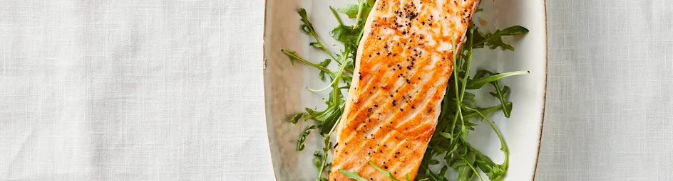 Gebakken zalm met courgette, tomaat en rijst