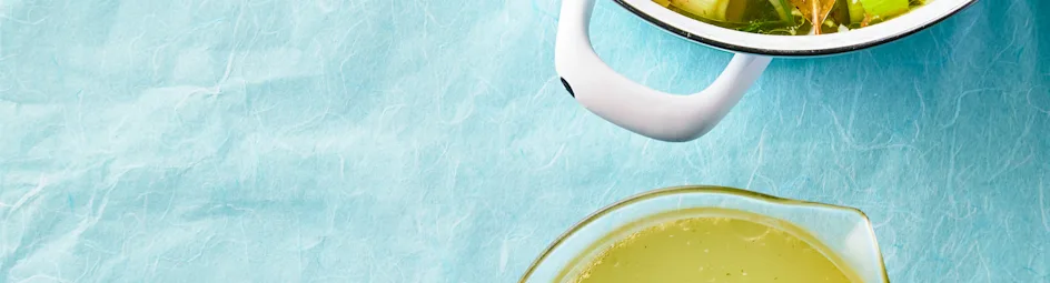 Leftover kippenbouillon